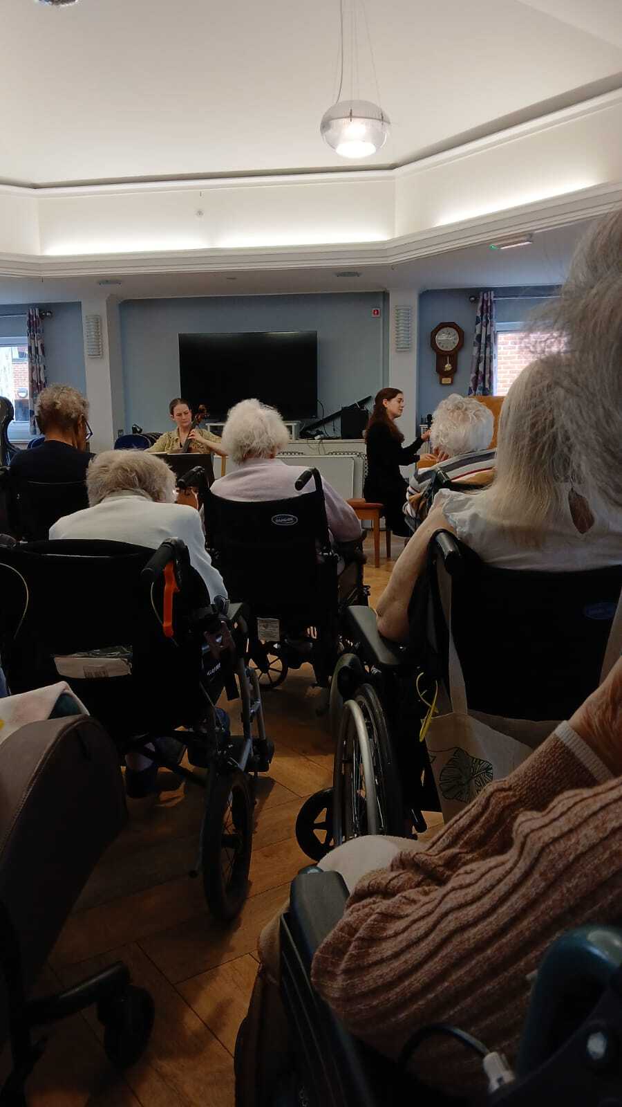 Cellist Anna and pianist Chloé play at Whitgift House