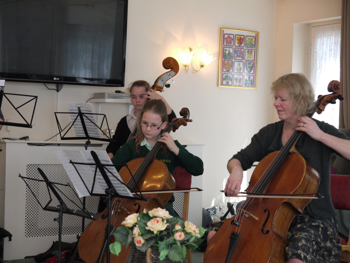 Two young players on cello and bass join professional cellist Julia in concert